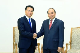 越南政府总理阮春福会见老挝总理府部长兼办公厅主任佩·蓬皮帕