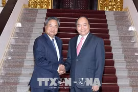 越南政府总理阮春福会见老挝人民革命党中央组织部部长占西•普西坎