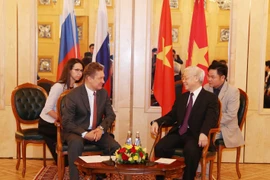 阮富仲会见俄罗斯一流石油公司