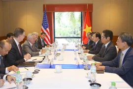 越南政府副总理郑廷勇会见美国部分大型集团领导代表