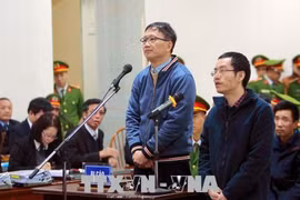 郑春青及其同案犯案件一审：郑春青否认贪污罪行 丁罗升承认犯有错误