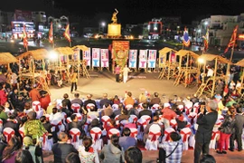 越南中部发牌唱曲艺术——中部地区居民的“精神菜肴”