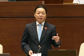 第十四届国会第五次会议：自然资源与环境部和劳动荣军社会部两部部长接受国会代表质询