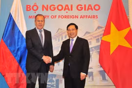 越俄两国外长举行会谈