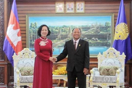 越共中央民运部长张氏梅会见柬埔寨王国国会主席韩桑林