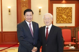 越共中央总书记阮富仲会见老挝总理通伦