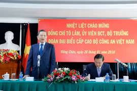 越南公安部部长苏林走访越南驻老大使馆