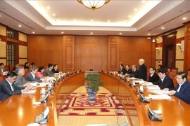 阮富仲：在政治体制革新和精简编制工作中不能过于草率，也不得过度求美