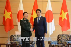 越南国防部部长吴春历对日本进行工作访问