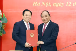 越南政府总理阮春福：早日把国有企业移交给企业国有资产管理委员会