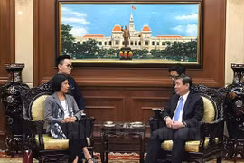 胡志明市人民委员会主席阮成锋会见加拿大和立陶宛驻越大使