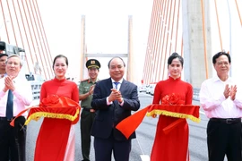 越南广宁省下龙市- 海防市高速公路今天正式通车