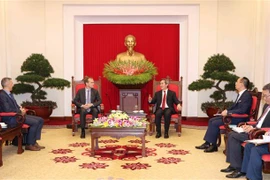 越共中央经济部部长会见谷歌集团全球事务副总裁