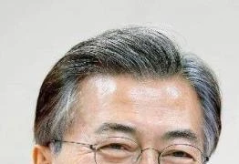 韩国总统文在寅开始对越南进行国事访问