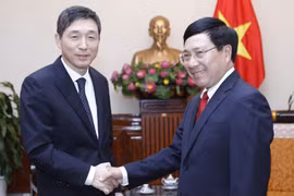 越南政府副总理兼外长范平明会见韩国驻越大使李赫
