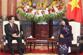 邓氏玉盛会见日本神奈川县代表团