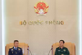越南人民军总参谋长潘文江会见泰国皇家空军司令