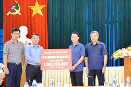 越南祖国阵线向安沛省拨出10亿越盾 用于灾后恢复重建工作