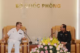 越南人民军总参谋部和总政治局领导会见国际客人