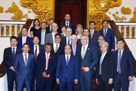 阮春福会见国际旅游投资者 承诺进一步开放旅游签证政策