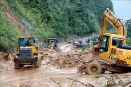 莱州遭特大暴雨洪水 导致2人死亡 多条公路受阻