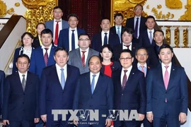 越南政府总理阮春福会见蒙古国家大呼拉尔主席米耶贡布·恩赫包勒德