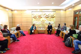 进一步加强越阿两国人民的互相了解