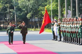 柬埔寨国家宪兵总司令冯批森对越南进行正式访问