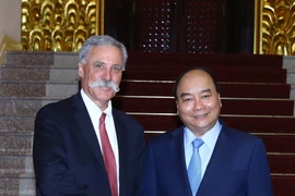 政府总理阮春福会见一级方程式集团主席切斯·凯里
