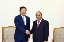 阮春福会见乐天集团董事长辛东彬