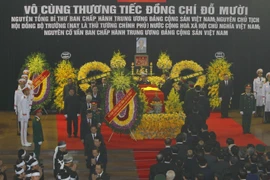 越南领导人对杜梅同志的赞扬和哀悼