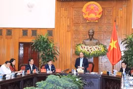 越南政府总理阮春福与最高人民检察院举行工作会议。（图片来源：越通社）