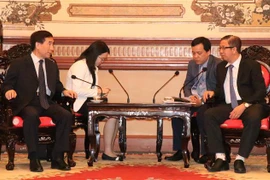 胡志明市人民议会副主席会见中国全国人大代表团