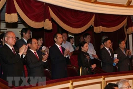 越南国家主席陈大光和夫人出席越日建交45周年音乐演奏会