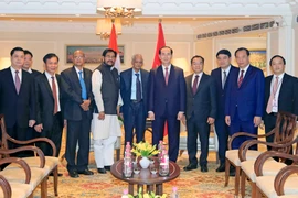 陈大光在访问印度期间开展会见活动