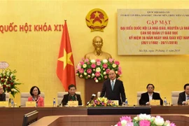 阮春福总理会见优秀教育管理工作者和教师代表