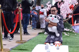 河内大学生再现日本人过年传统习俗