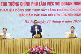 政府总理范明政主持召开题为“国企参与推动经济增长、稳定宏观经济、确保经济各大平衡”的政府与国有企业会议。图自越通社