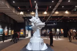 朱簪英作者的雕刻作品《同起家乡的母亲》。图片来源：Vietnam+