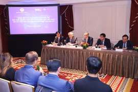 越共中央总书记、国家主席苏林会见美国越南创新网络成员。图自越通社