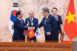 将越韩关系提升为全面战略伙伴关系