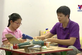 用废品制作玩具 陪伴孩子快乐成长 