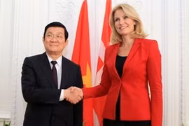 越南国家主席张晋创与丹麦首相赫勒·托宁·施密特（