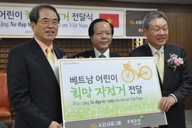 越南驻韩国大使陈仲全出席送团仪式