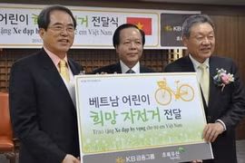 越南驻韩国大使陈仲全出席送团仪式