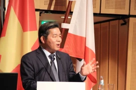 越南计划与投资部部长裴光荣在论坛上发表讲话