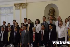 越南岘港市干部与企业界代表团访问俄罗斯
