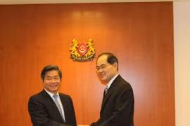 越南计划与投资部部长裴光荣与新加坡贸易及工业部部长林勋强