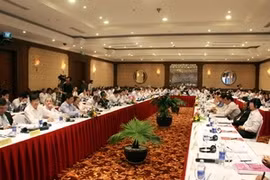 2013年秋季经济论坛在顺化市举行