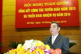 越共中央政治局委员、书记处常务书记黎鸿英在会上致辞